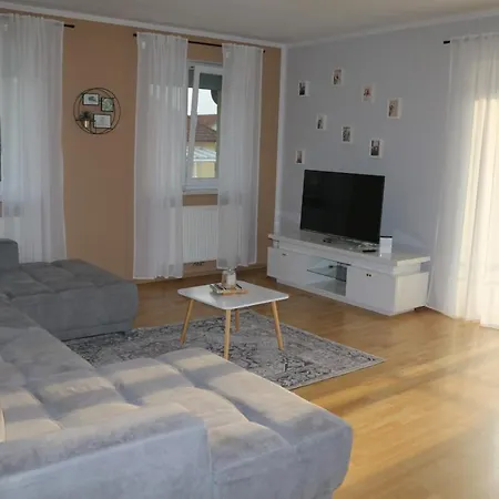 Vienna'S Cozy Corner - Charming Familiy Apartment Gerasdorf bei Wien Buitenkant foto