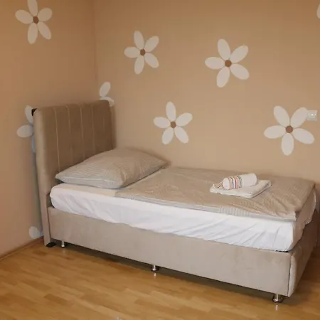 Vienna'S Cozy Corner - Charming Familiy Apartment Gerasdorf bei Wien Buitenkant foto