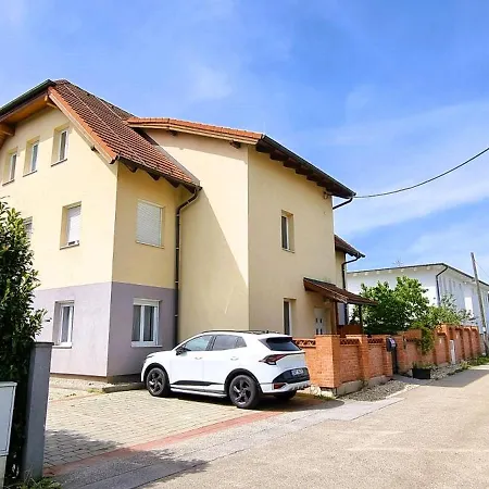Vienna'S Cozy Corner - Charming Familiy Apartment Gerasdorf bei Wien Buitenkant foto